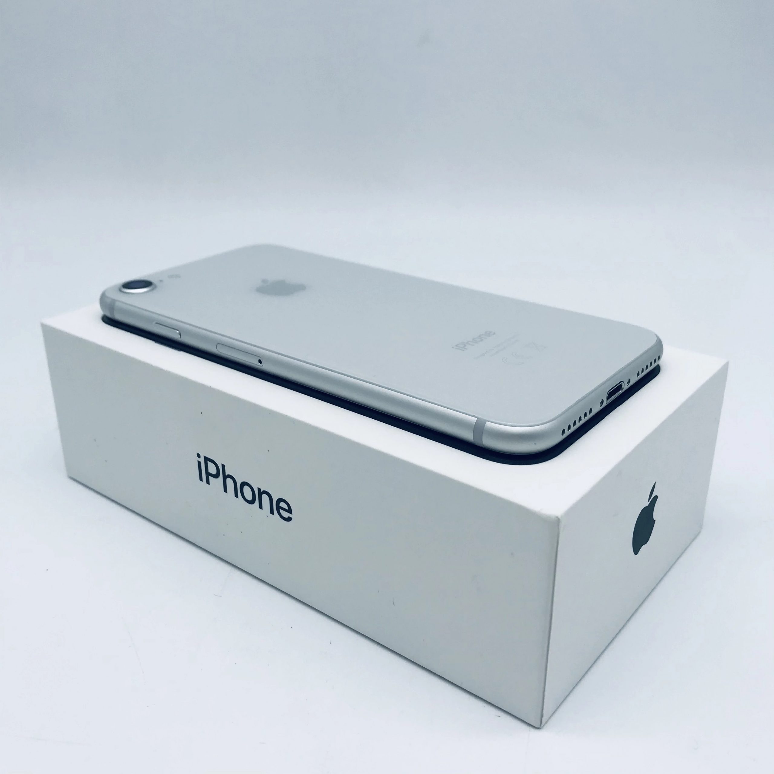 Apple iPhone 8 (64GB, White) - Pre Owned